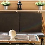 Coastal 2Br Apartment, Parking, Pool