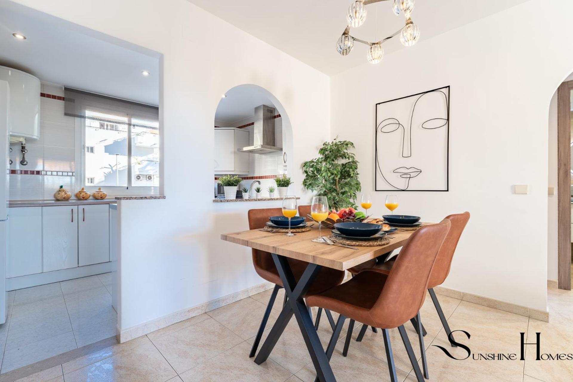 Coastal 2br Apartment, Parking, Pool Apartment *