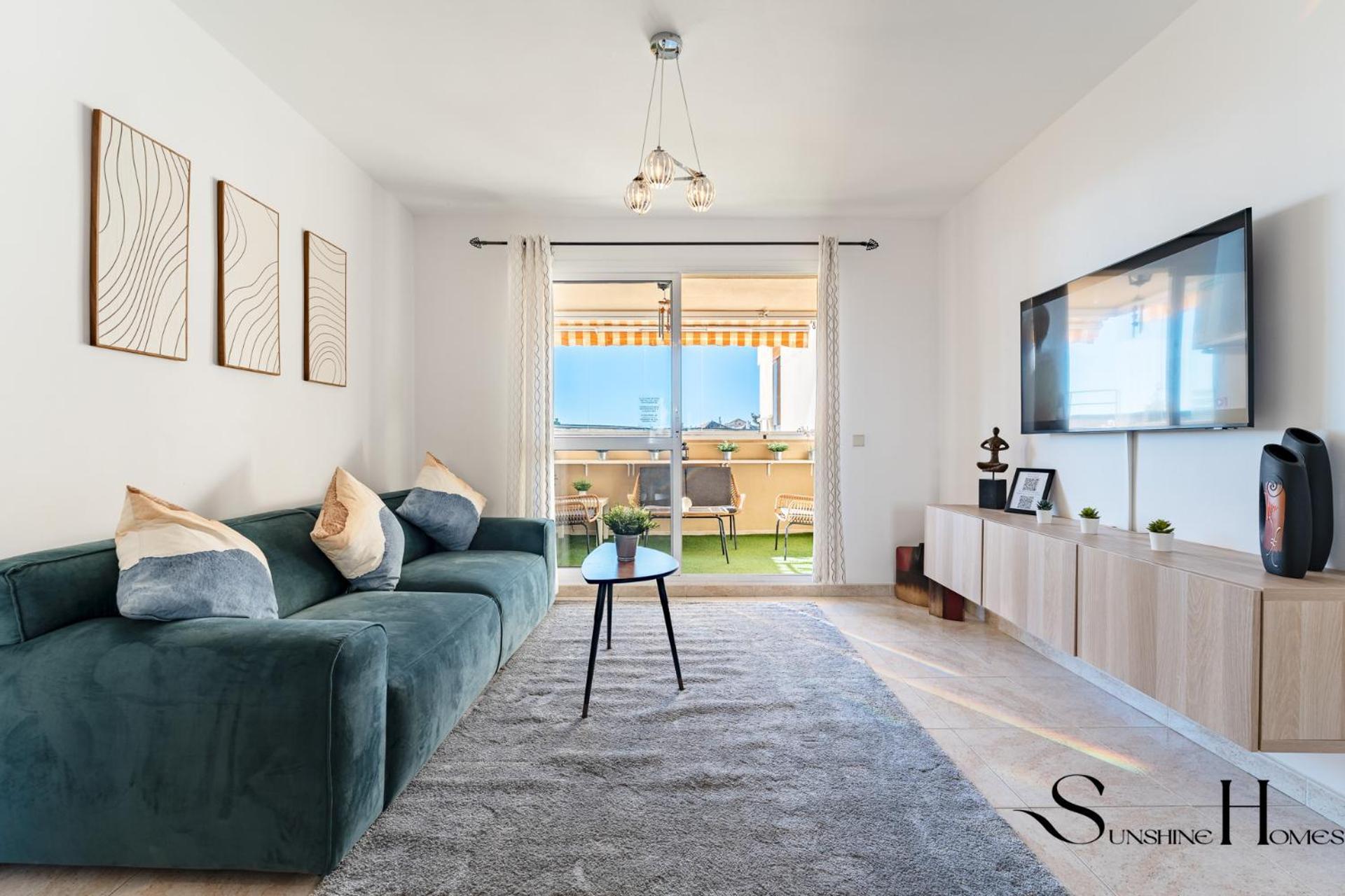 Coastal 2br Apartment, Parking, Pool Benalmadena