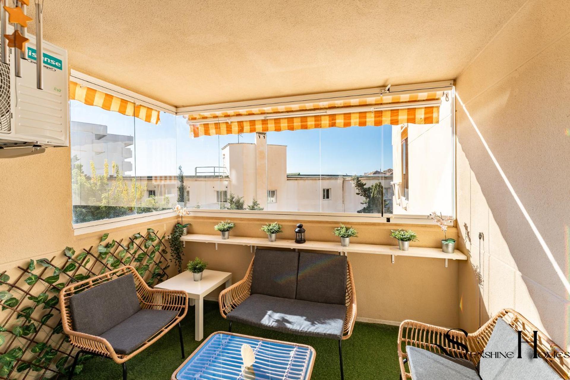 Coastal 2br Apartment, Parking, Pool *