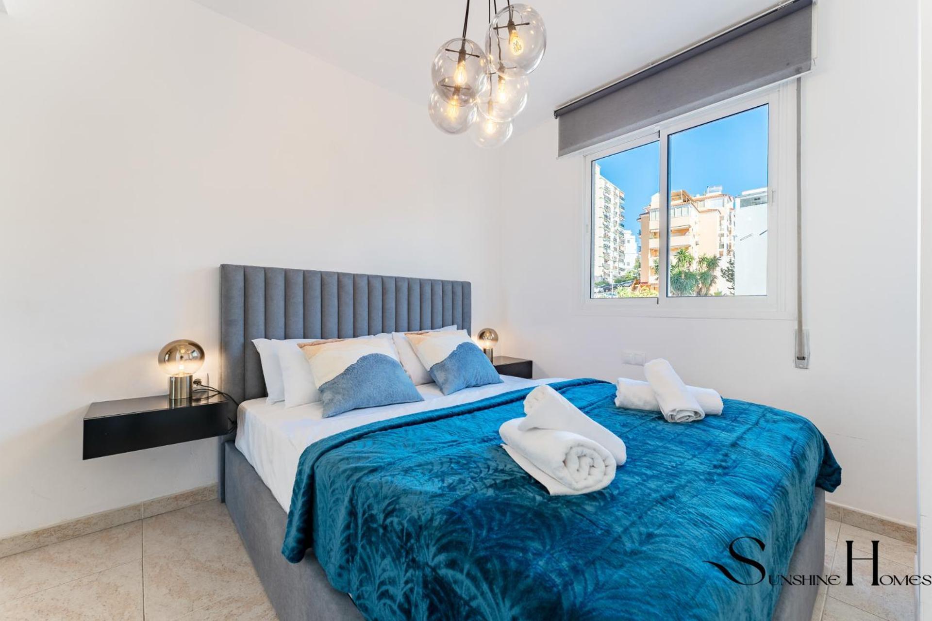 Coastal 2br Apartment, Parking, Pool Benalmadena